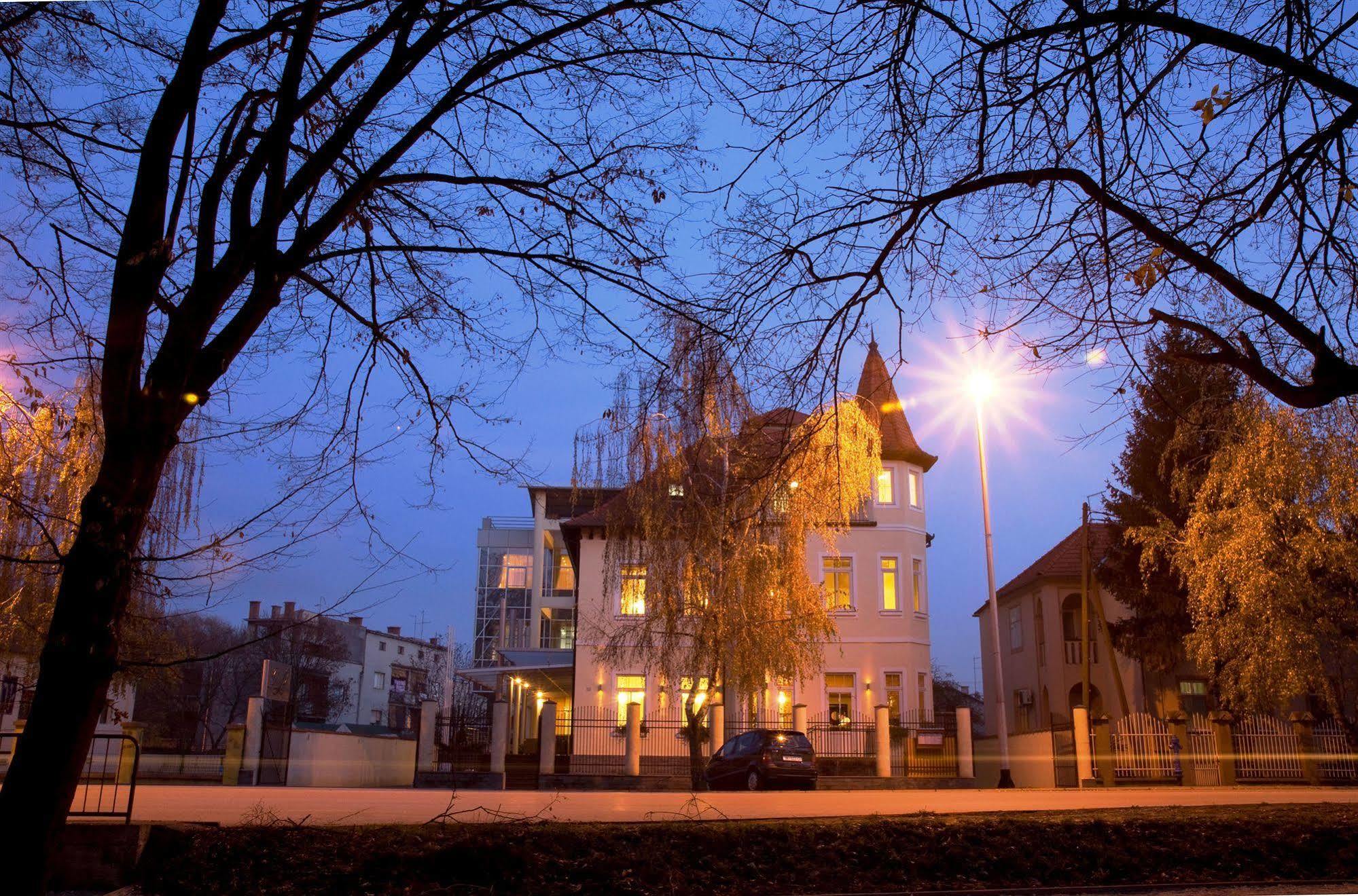 Hotel Villa Lenije Vinkovci Exterior foto